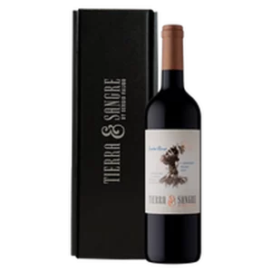 Tierra y Sangre Cabernet Franc con Estuche disponible en Santos y Cepas